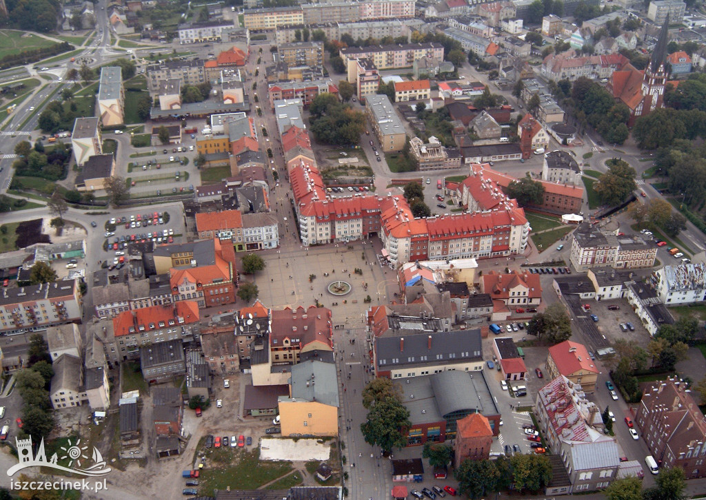 Zobacz Szczecinek z początku lat 2000 z lotu ptaka