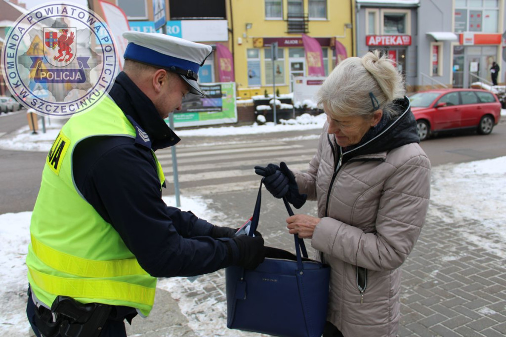Świeć przykładem, noś odblaski. Akcja szczecineckiej drogówki
