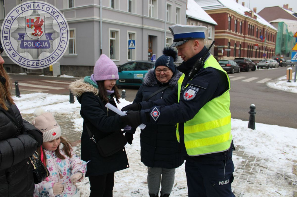 Świeć przykładem, noś odblaski. Akcja szczecineckiej drogówki