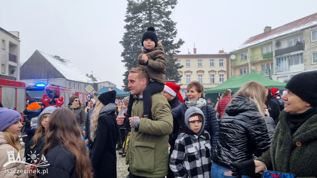 Barwice. Kiermasz świąteczny i wizyta św. Mikołaja.