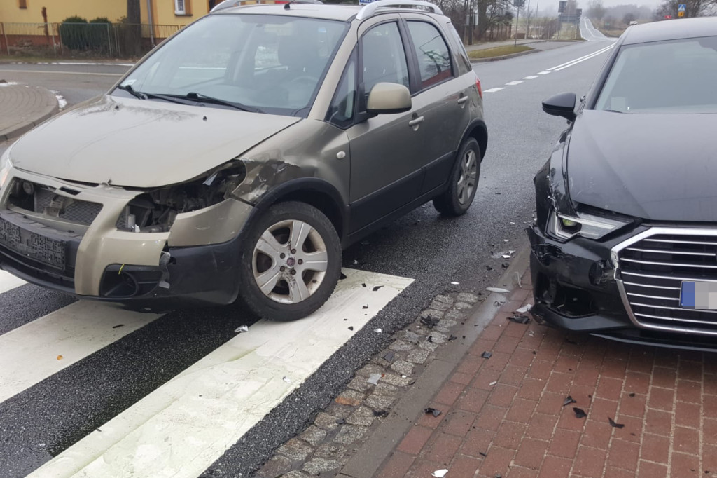 Tak się kończy zawracanie na skrzyżowaniu. Niebezpiecznie na DK20