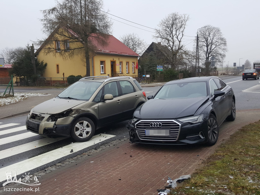 Tak się kończy zawracanie na skrzyżowaniu. Niebezpiecznie na DK20