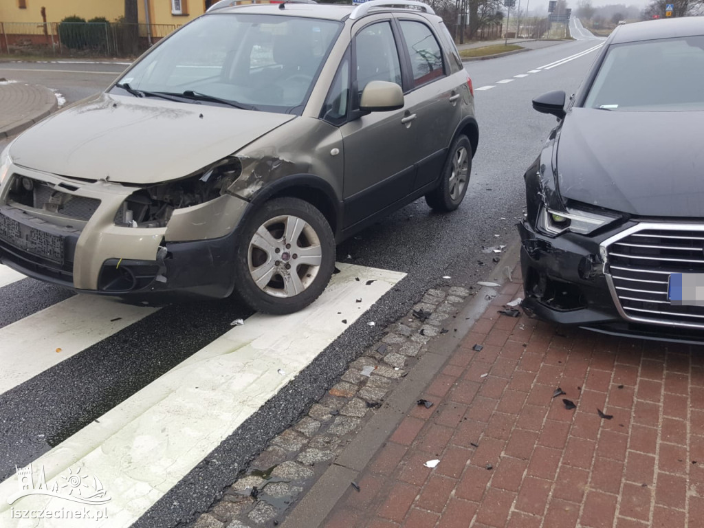 Tak się kończy zawracanie na skrzyżowaniu. Niebezpiecznie na DK20