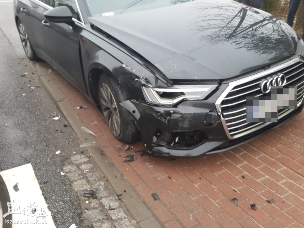 Tak się kończy zawracanie na skrzyżowaniu. Niebezpiecznie na DK20