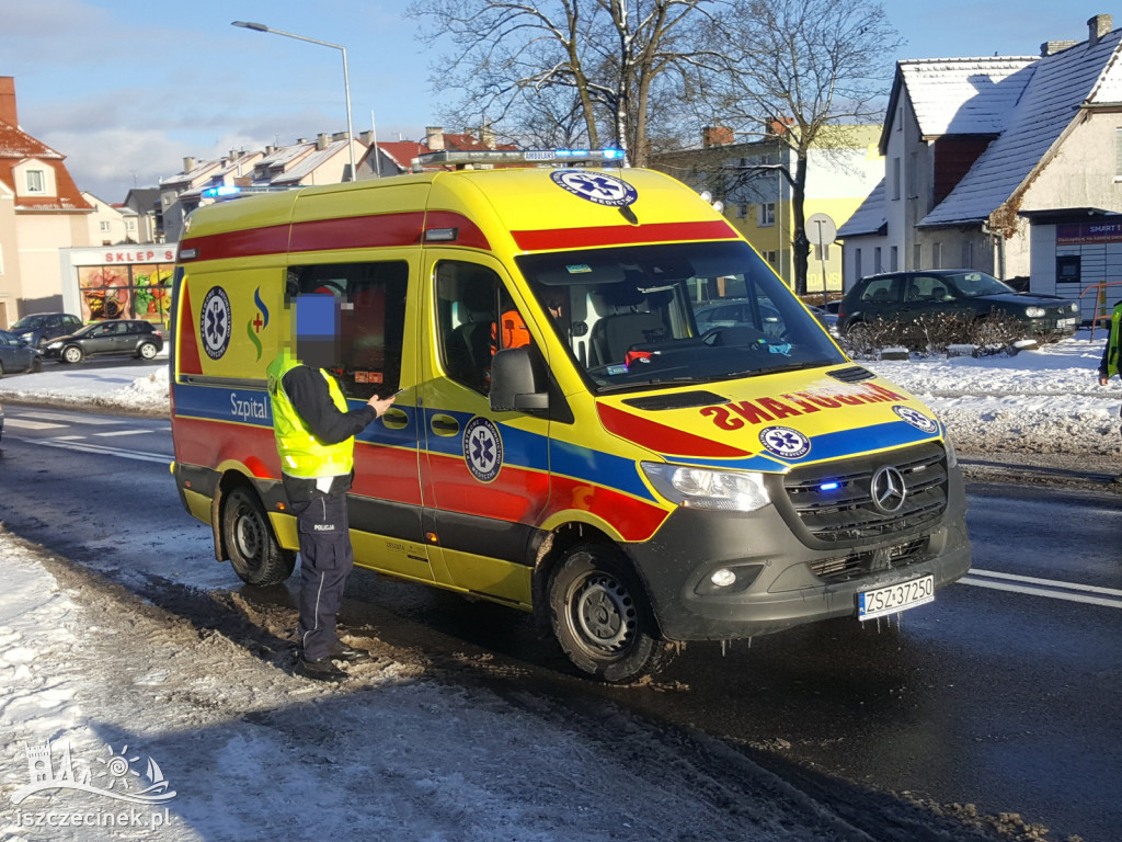 Wypadek na pasach. Ranna kobieta