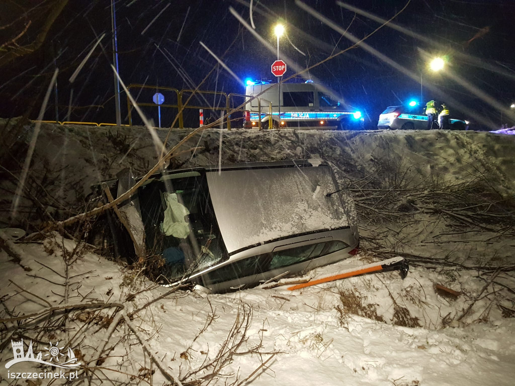 Wypadek pod Barwicami. Dwie młode osoby w szpitalu [ZDJĘCIA]