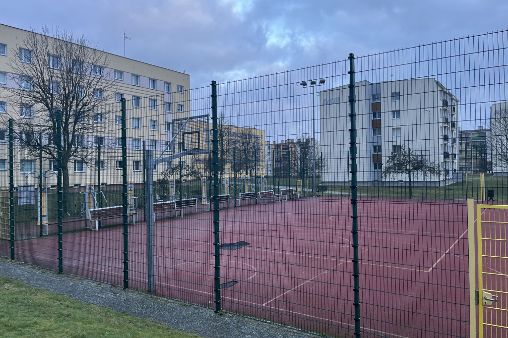 Boisko na Zachodzie wymaga remontu