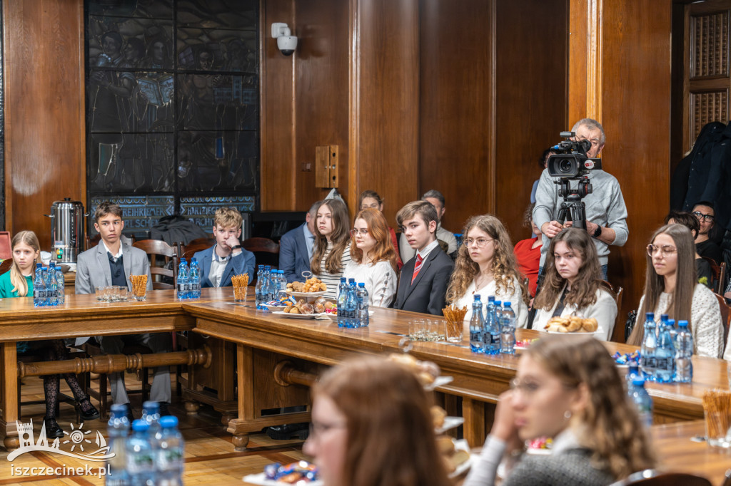 Najlepsi uczniowie, artyści i sportowcy ze stypendiami burmistrza