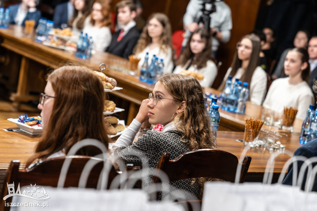 Najlepsi uczniowie, artyści i sportowcy ze stypendiami burmistrza