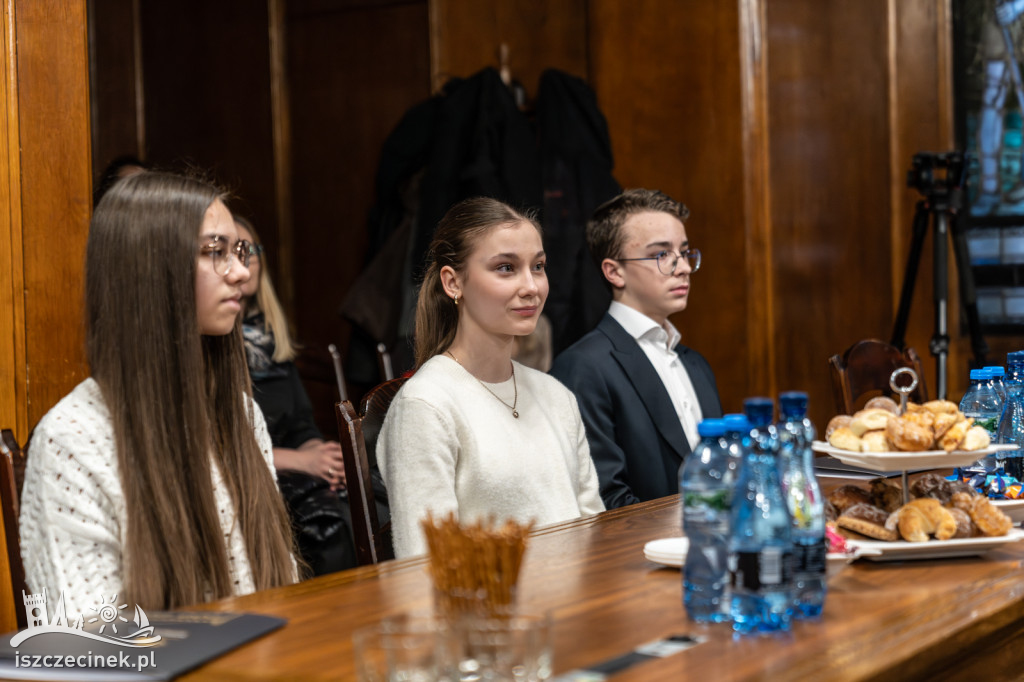 Najlepsi uczniowie, artyści i sportowcy ze stypendiami burmistrza