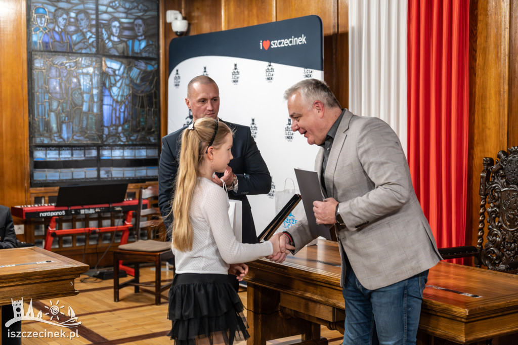 Najlepsi uczniowie, artyści i sportowcy ze stypendiami burmistrza