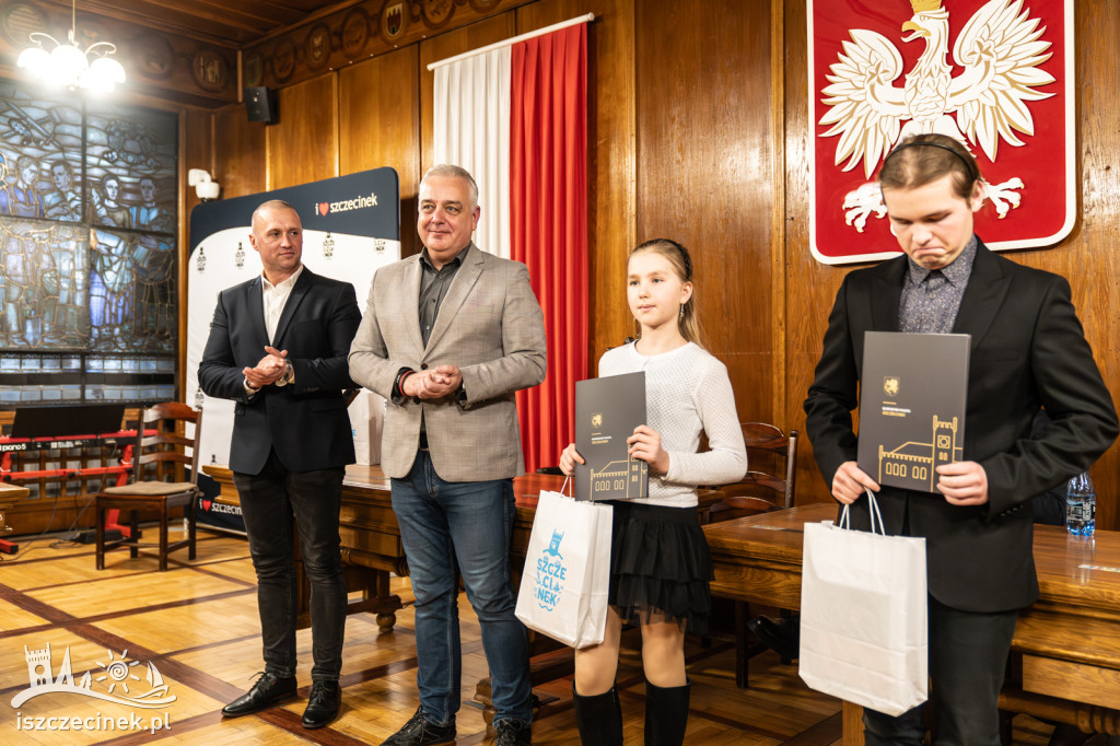 Najlepsi uczniowie, artyści i sportowcy ze stypendiami burmistrza