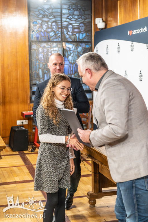 Najlepsi uczniowie, artyści i sportowcy ze stypendiami burmistrza