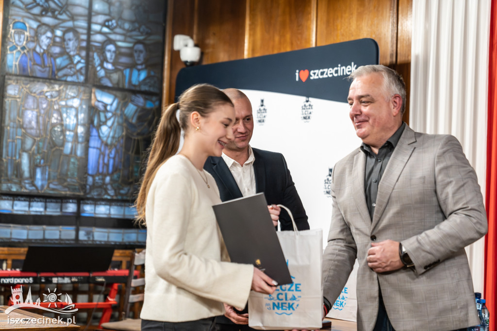 Najlepsi uczniowie, artyści i sportowcy ze stypendiami burmistrza