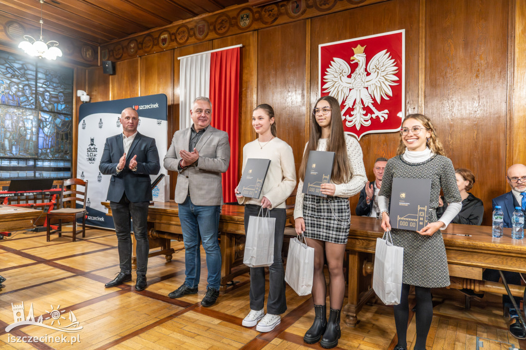 Najlepsi uczniowie, artyści i sportowcy ze stypendiami burmistrza