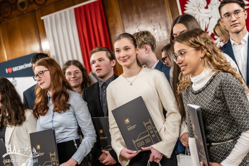 Najlepsi uczniowie, artyści i sportowcy ze stypendiami burmistrza