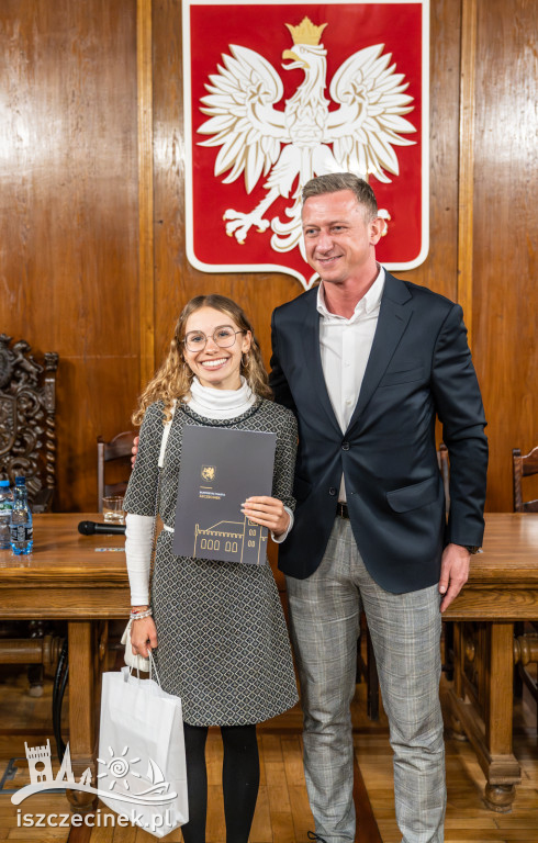 Najlepsi uczniowie, artyści i sportowcy ze stypendiami burmistrza