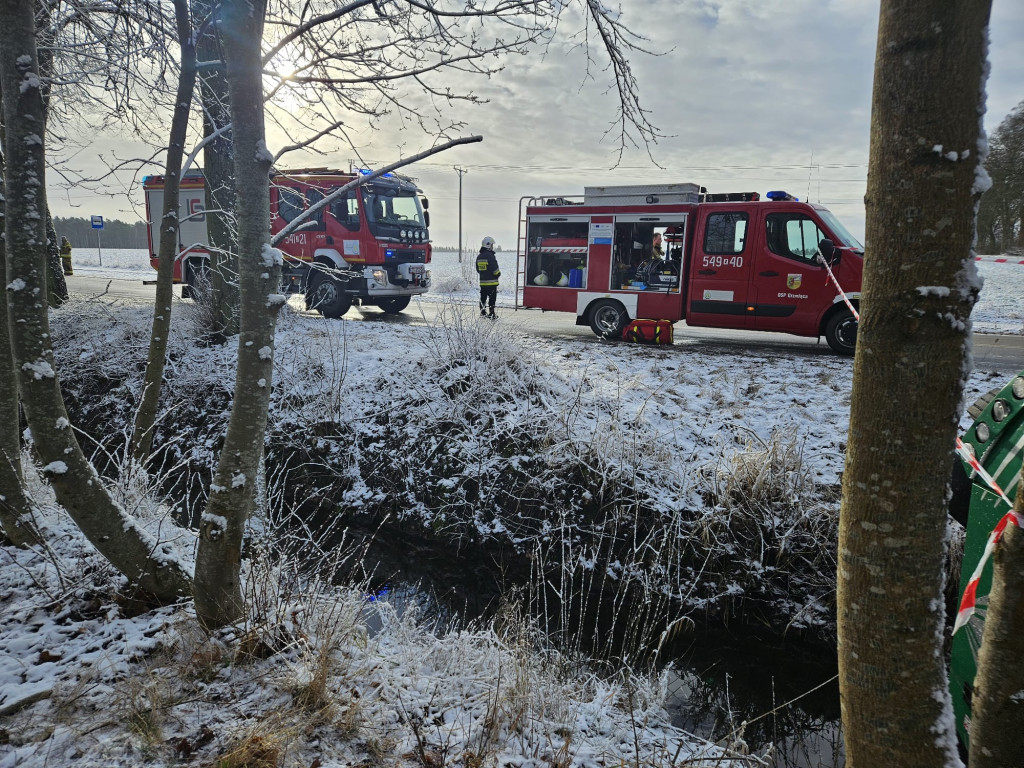 Przewróciła się ogromna maszyna leśna. Będą utrudnienia na drodze