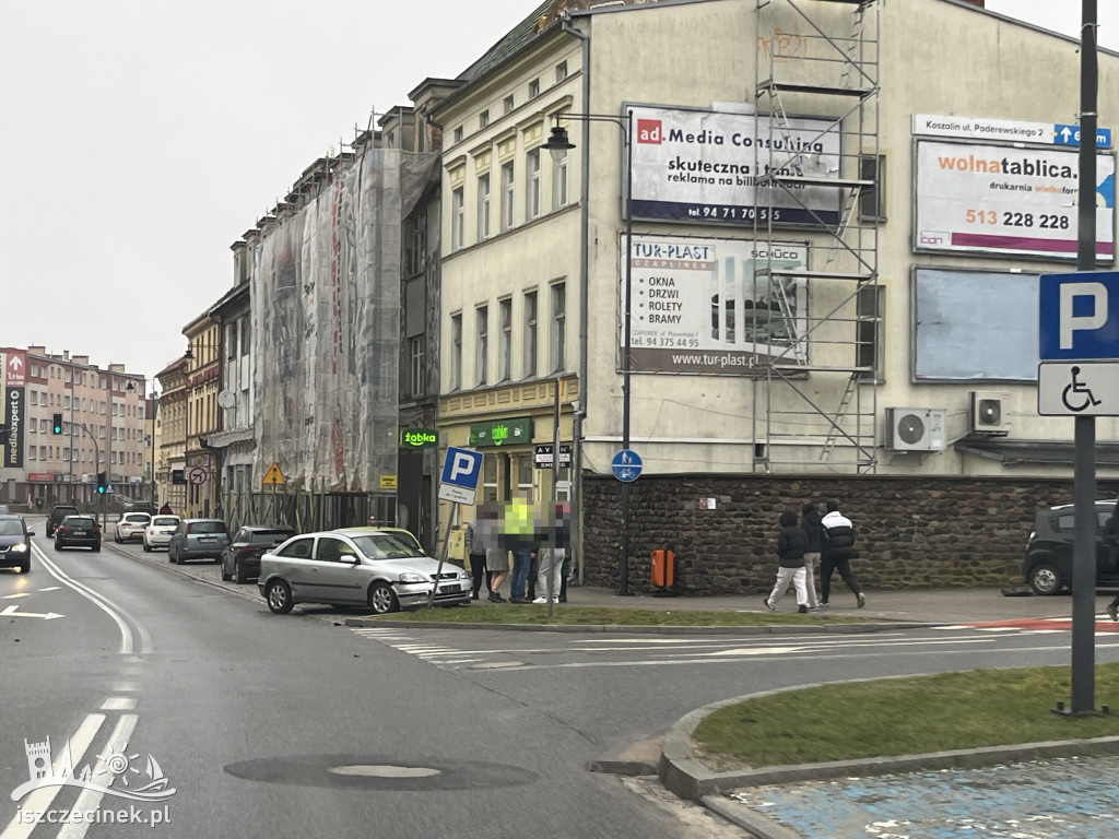 Kolizja na głównej ulicy Szczecinka. Trzy auta rozbite