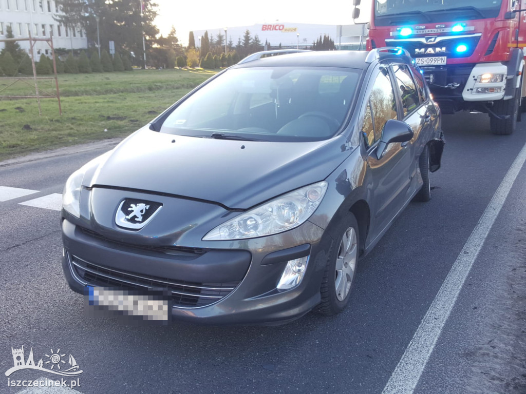 Wypadek na skrzyżowaniu Kaszubskiej z Narutowicza.