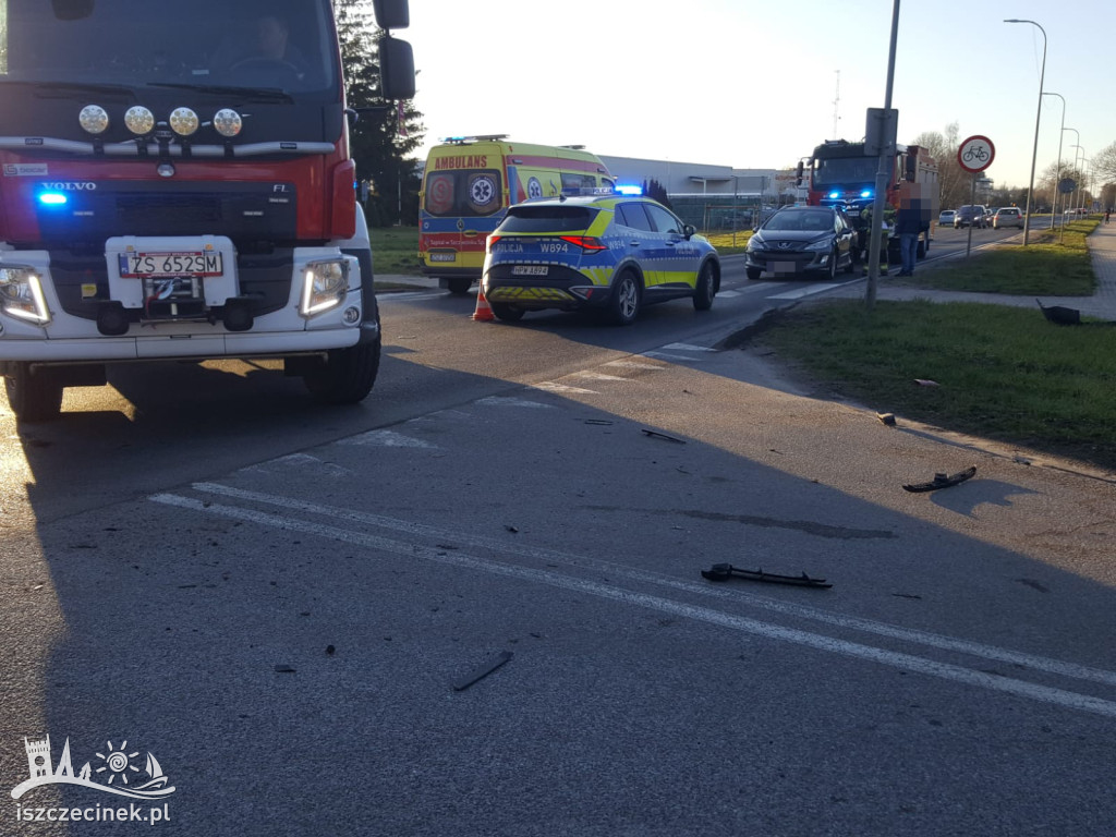 Wypadek na skrzyżowaniu Kaszubskiej z Narutowicza.
