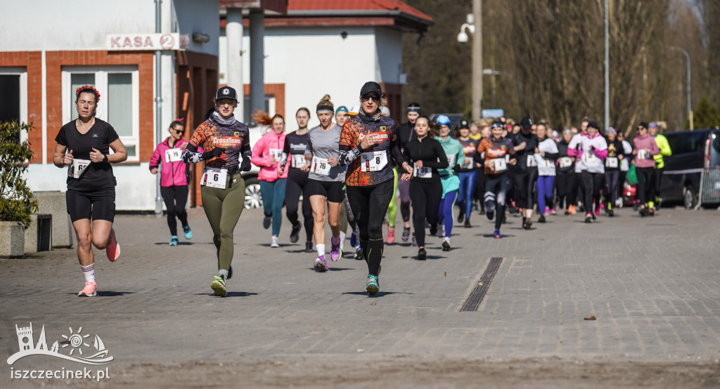 Kobiety na starcie, czyli Cross Kobiet z okazji Dnia Kobiet.