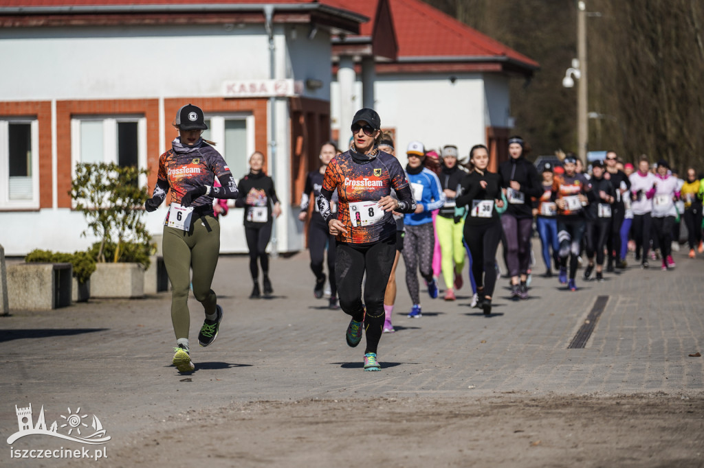 Kobiety na starcie, czyli Cross Kobiet z okazji Dnia Kobiet.