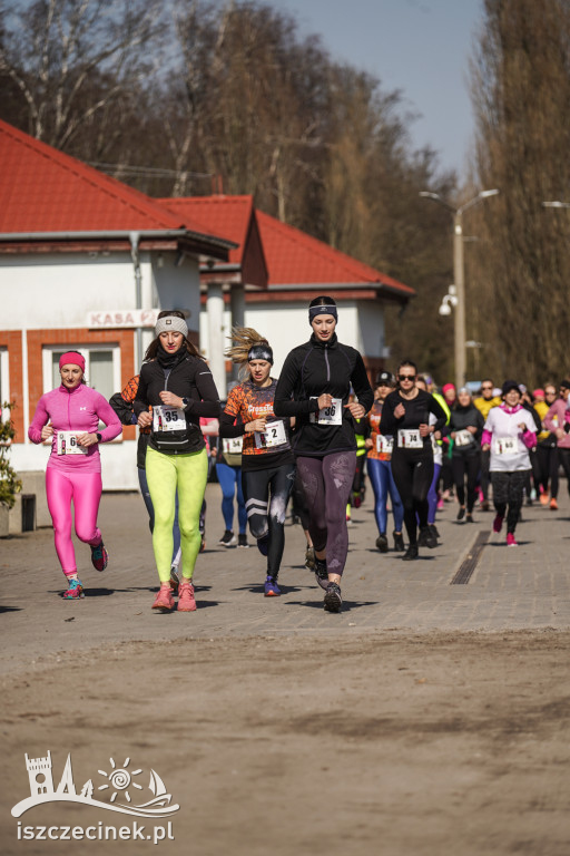 Kobiety na starcie, czyli Cross Kobiet z okazji Dnia Kobiet.