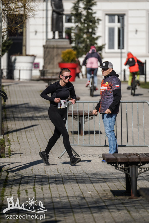 Kobiety na starcie, czyli Cross Kobiet z okazji Dnia Kobiet.