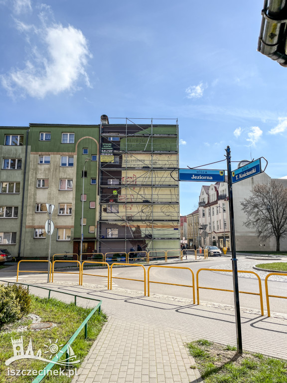 Ruszyły prace nad muralem upamiętniającym wybitnego trenera