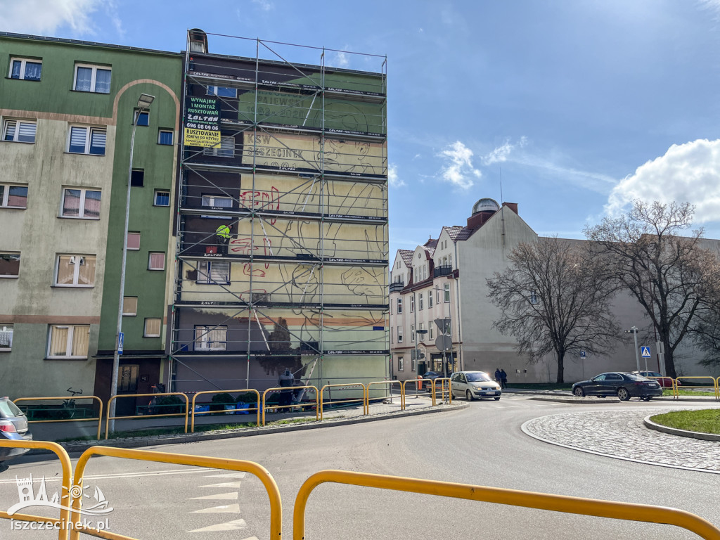 Ruszyły prace nad muralem upamiętniającym wybitnego trenera