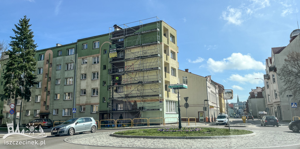 Ruszyły prace nad muralem upamiętniającym wybitnego trenera