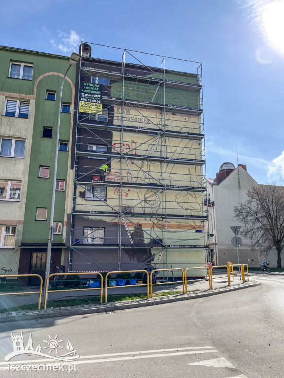 Ruszyły prace nad muralem upamiętniającym wybitnego trenera