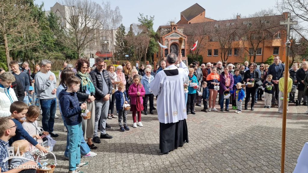 Mieszkańcy Szczecinka poświęcili pokarmy ZDJĘCIA