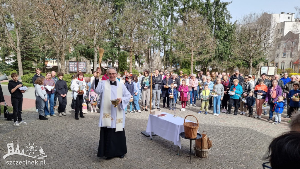 Mieszkańcy Szczecinka poświęcili pokarmy ZDJĘCIA