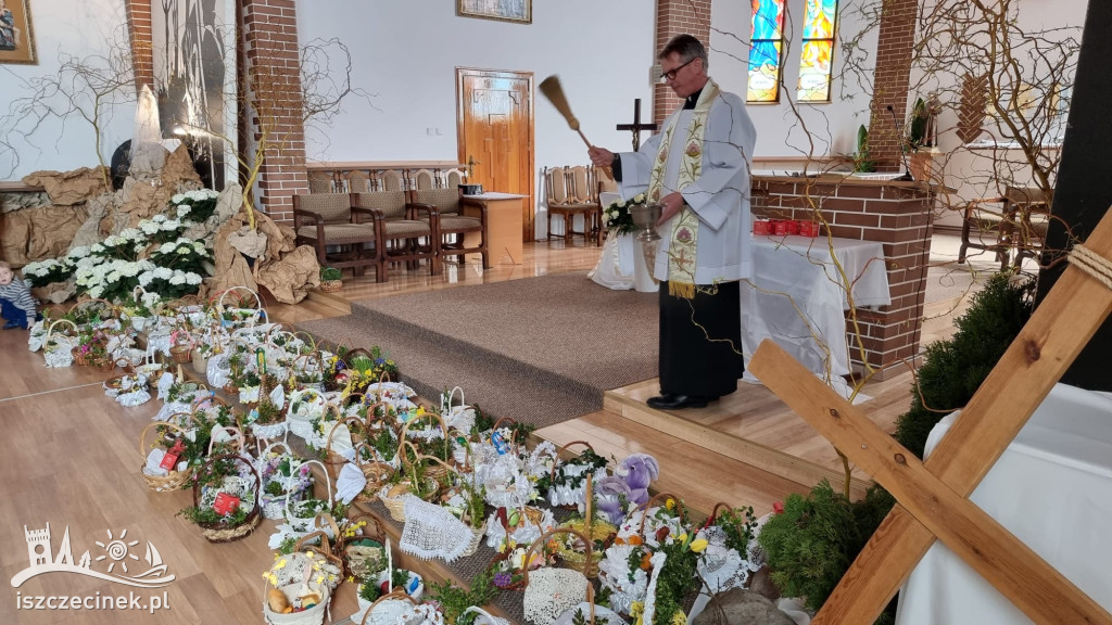 Mieszkańcy Szczecinka poświęcili pokarmy ZDJĘCIA