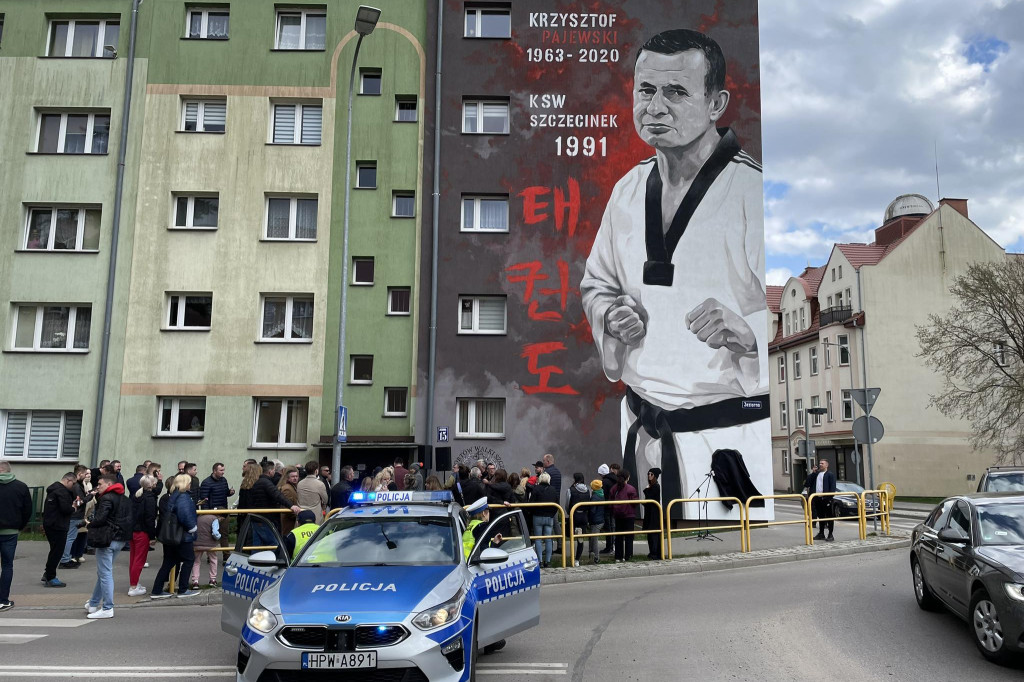 Odsłonięto mural upamiętniający Krzysztofa Pajewskiego