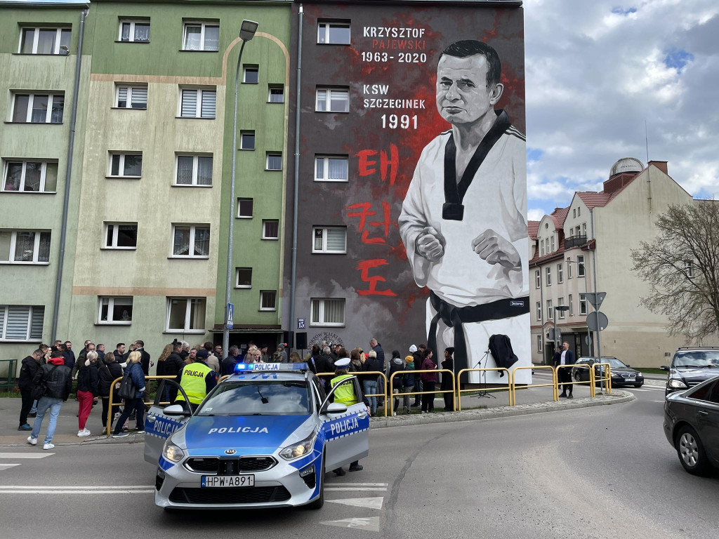 Odsłonięto mural upamiętniający Krzysztofa Pajewskiego