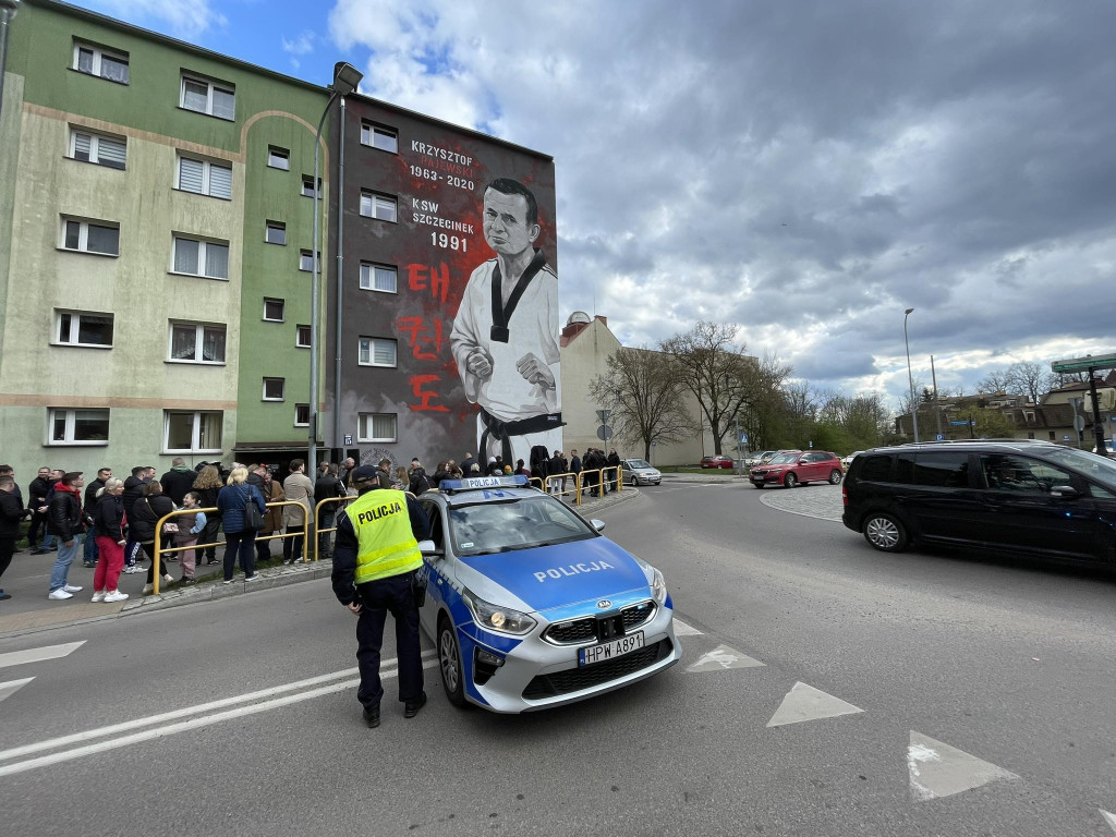 Odsłonięto mural upamiętniający Krzysztofa Pajewskiego