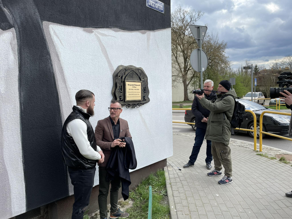 Odsłonięto mural upamiętniający Krzysztofa Pajewskiego
