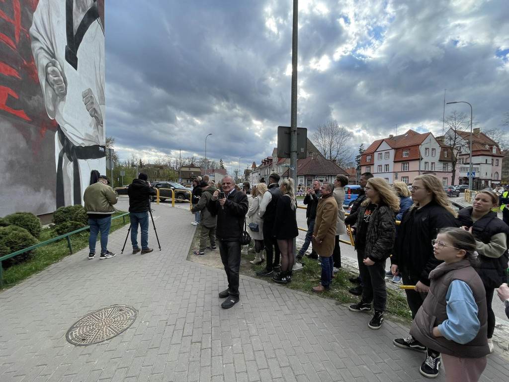 Odsłonięto mural upamiętniający Krzysztofa Pajewskiego