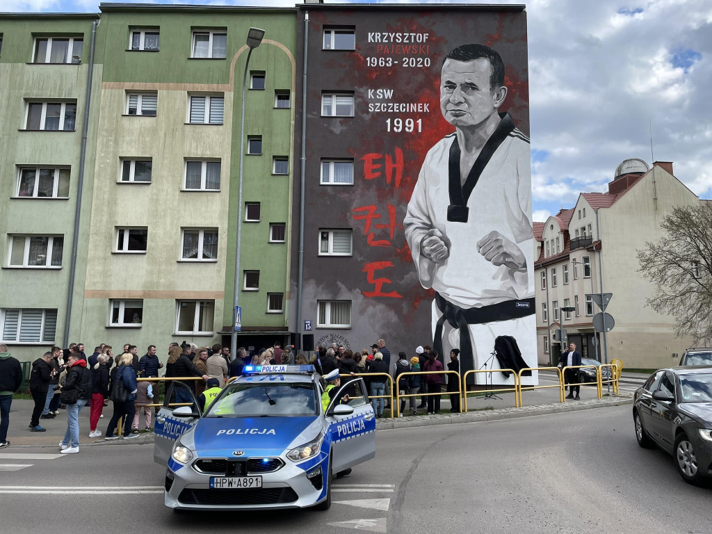 Odsłonięto mural upamiętniający Krzysztofa Pajewskiego