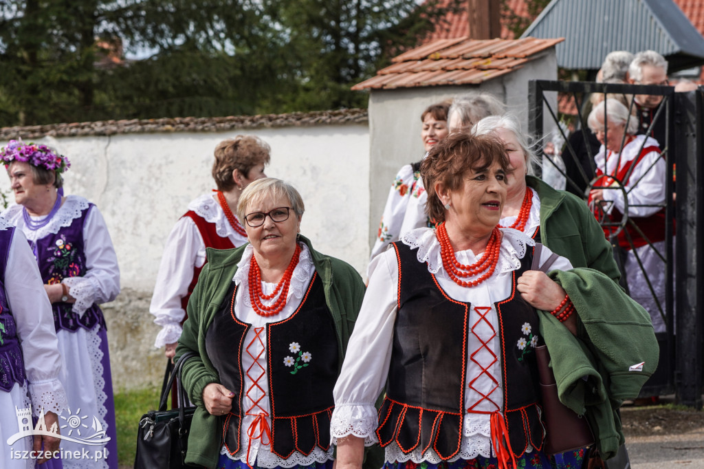 Od czterdziestu lat bawią i pielęgnują tradycję. Okrągły jubileusz Kumoszek z Parsęcka