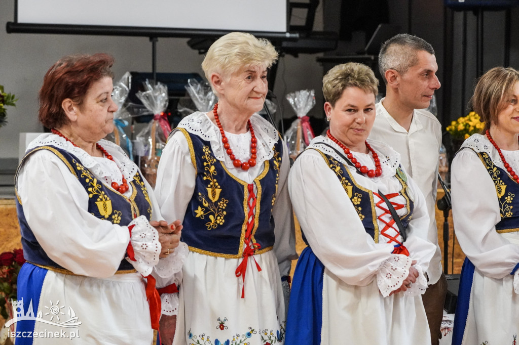 Od czterdziestu lat bawią i pielęgnują tradycję. Okrągły jubileusz Kumoszek z Parsęcka