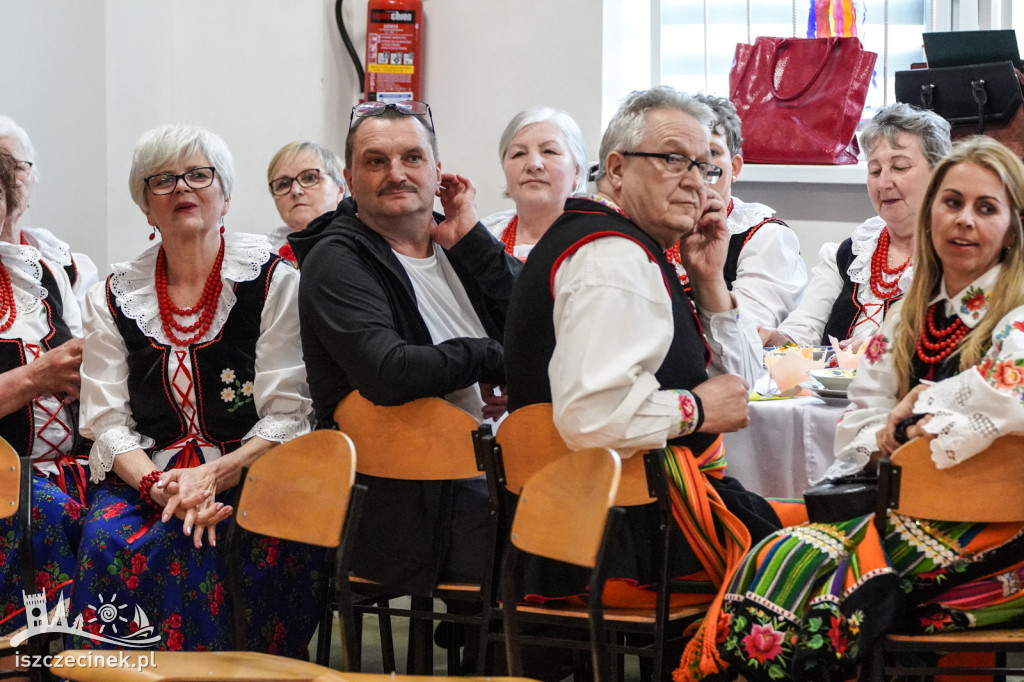 Od czterdziestu lat bawią i pielęgnują tradycję. Okrągły jubileusz Kumoszek z Parsęcka