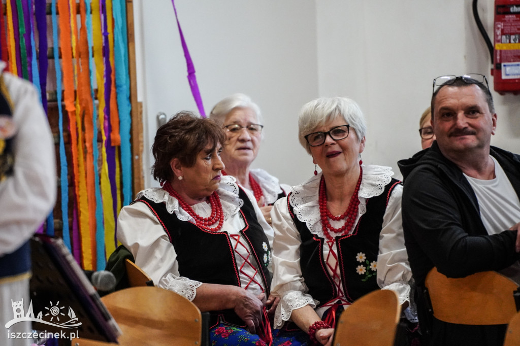 Od czterdziestu lat bawią i pielęgnują tradycję. Okrągły jubileusz Kumoszek z Parsęcka