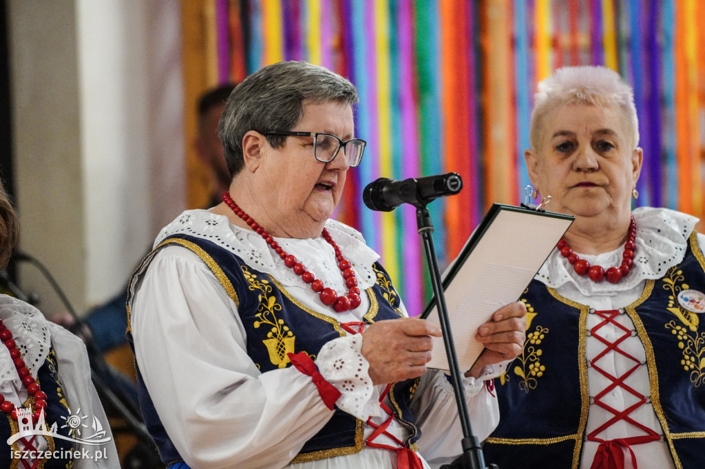 Od czterdziestu lat bawią i pielęgnują tradycję. Okrągły jubileusz Kumoszek z Parsęcka