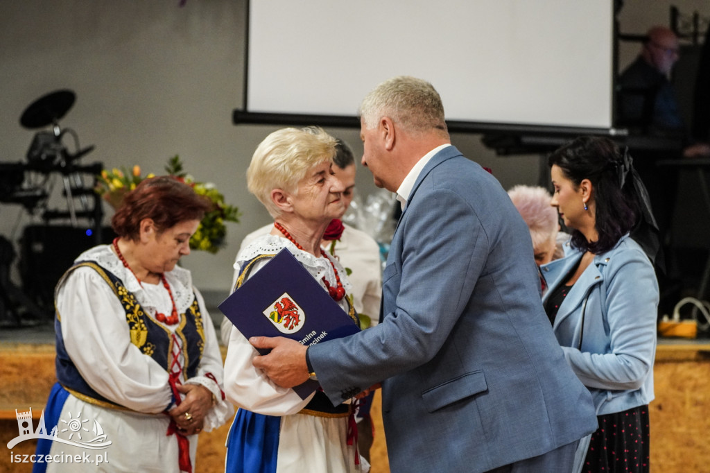 Od czterdziestu lat bawią i pielęgnują tradycję. Okrągły jubileusz Kumoszek z Parsęcka