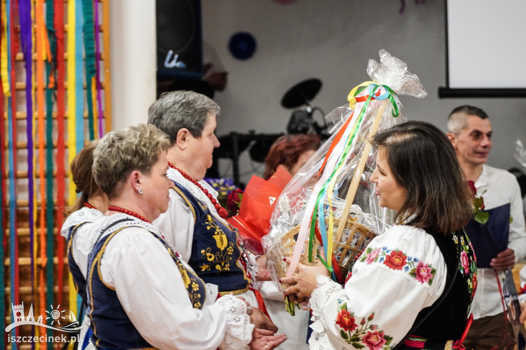 Od czterdziestu lat bawią i pielęgnują tradycję. Okrągły jubileusz Kumoszek z Parsęcka