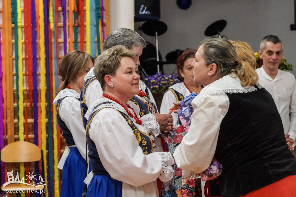 Od czterdziestu lat bawią i pielęgnują tradycję. Okrągły jubileusz Kumoszek z Parsęcka